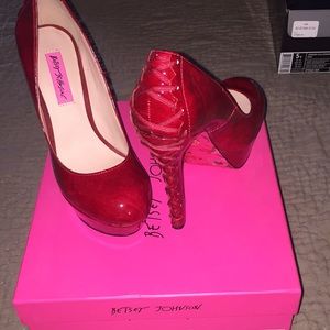 BETSEY JOHNSON Dita Heel
